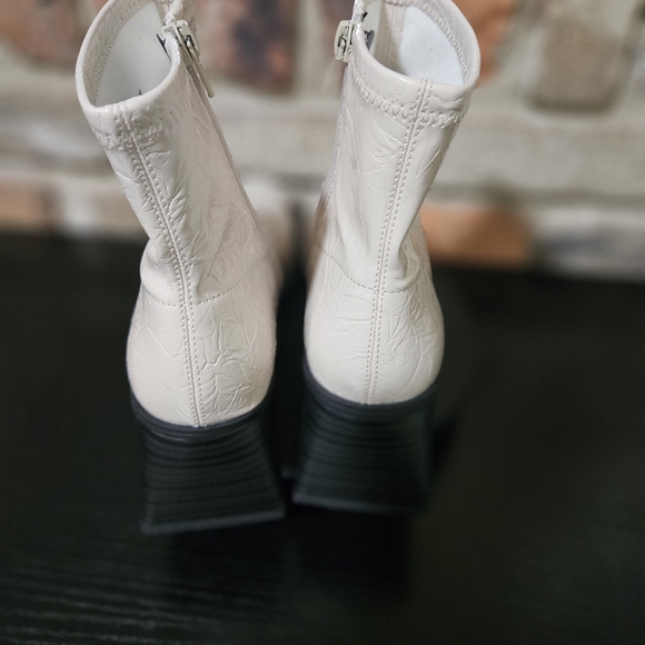 Katy Perry Collections Cream Heeled Boots - Picture 4 of 8